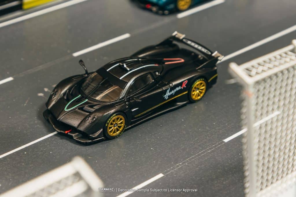 Tarmac Works 1:64 GLOBAL64 Pagani Huayra R Matt Black Carbon Fiber T64G-TL035-MBCF
