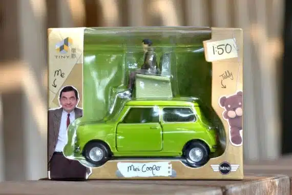 Tiny City Die-cast Model Car - 1/50 Mr Bean's MINI Set with Sofa ATBS027