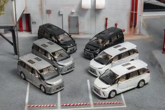 DCT 1:64 LEXUS LM 2 - BLK (RHD) LL-027-135