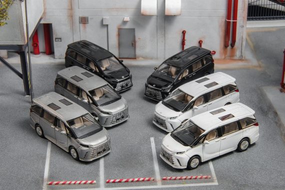 DCT 1:64 LEXUS LM 2 - GRY (RHD) LL-027-137