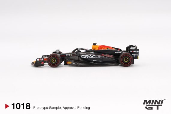 MINI GT No.1018 Oracle Red Bull Racing RB20 #1 Max Verstappen  2024 F1 2024 Bahrain GP Winner MGT01018