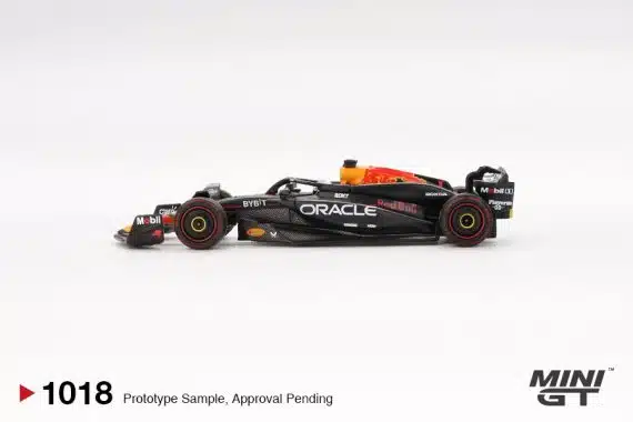 MINI GT No.1018 Oracle Red Bull Racing RB20 #1 Max Verstappen  2024 F1 2024 Bahrain GP Winner MGT01018