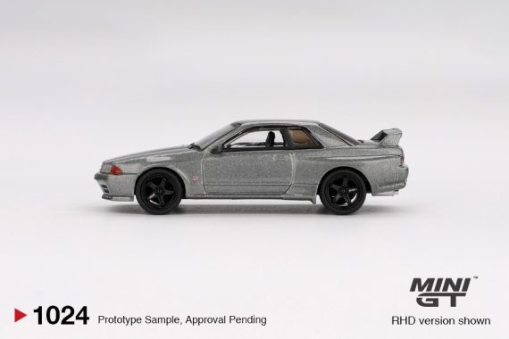 MINI GT No.1024 Nissan Skyline GT-R (NISMO BNR32 CRS Version) Dark Metal Gray MGT01024