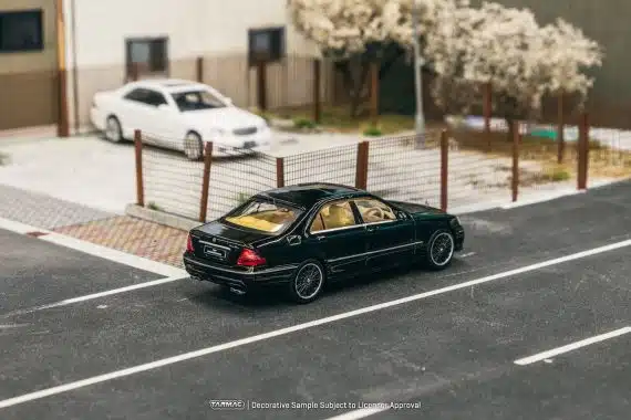 Tarmac Works 1:64 GLOBAL64 Mercedes-Benz S-Class Wald Black T64G-072-BK