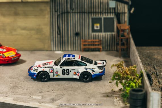 Tarmac Works 1:64 COLLAB64 Porsche 911 Carrera RSR 3.0 24h Le Mans 1975 #69 T64S-024-75LM69