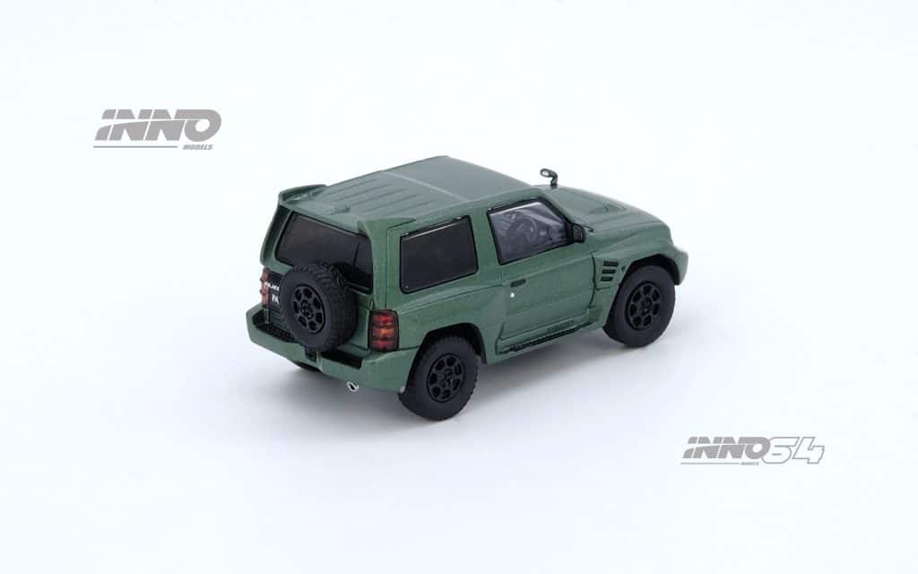 INNO64 1:64 MITSUBISHI PAJERO EVOLUTION Satin Green IN64-EVOP-SGRE
