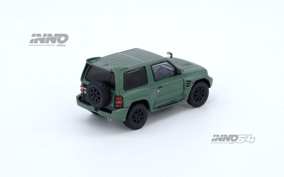 INNO64 1:64 MITSUBISHI PAJERO EVOLUTION Satin Green IN64-EVOP-SGRE