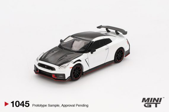 MINI GT No.1045 Nissan GT-R Nismo 2024 Brilliant White Pearl MGT01045