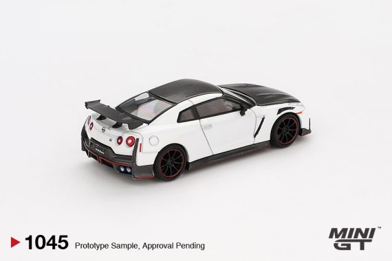 MINI GT No.1045 Nissan GT-R Nismo 2024 Brilliant White Pearl MGT01045
