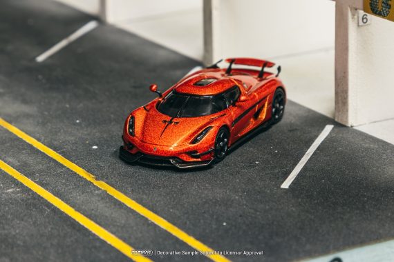 Tarmac Works 1:64 GLOBAL64 Koenigsegg Regera Orange Metallic / Black Stripes T64G-TL017-OR