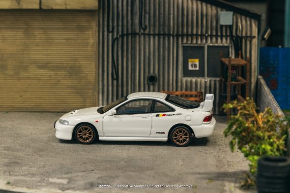 Tarmac Works 1:64 GLOBAL64 Honda Integra TYPE R DC2 MUGEN Championship White T64G-TL059-WH