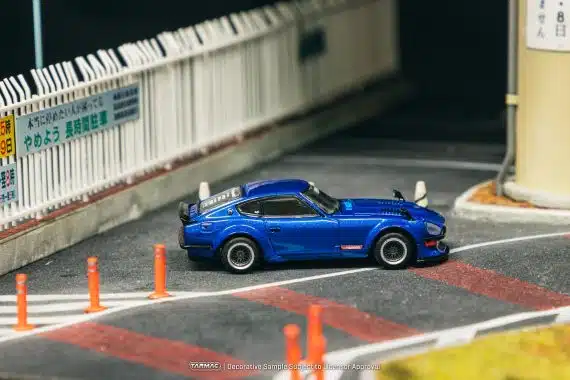 Tarmac Works 1:64 GLOBAL64 Nissan Fairlady Z S30 Widebody - Designed by Jon Sibal Blue T64G-062-BL