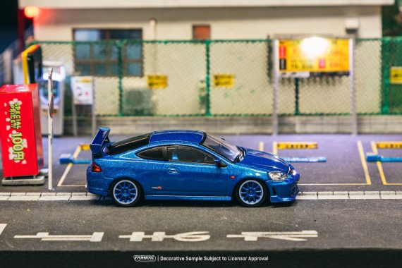 Tarmac Works 1:64 ROAD64 Honda Integra TYPE R DC5 Custom Blue Metallic T64R-TL022-BL