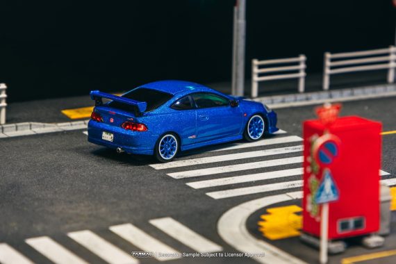 Tarmac Works 1:64 ROAD64 Honda Integra TYPE R DC5 Custom Blue Metallic T64R-TL022-BL