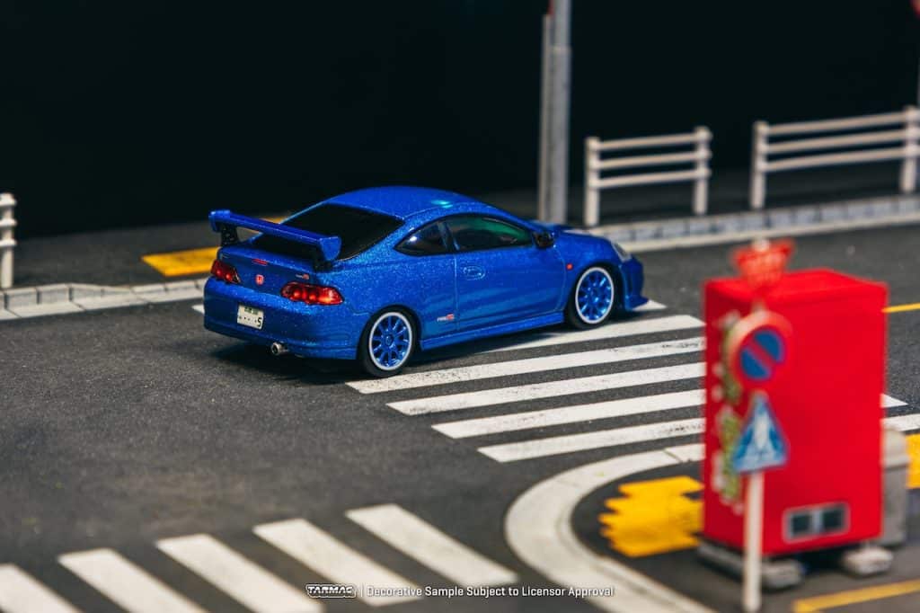 Tarmac Works 1:64 ROAD64 Honda Integra TYPE R DC5 Custom Blue Metallic T64R-TL022-BL
