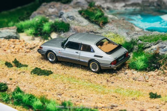 Tarmac Works 1:64 GLOBAL64 Saab 900 Turbo Silver T64G-056-SL