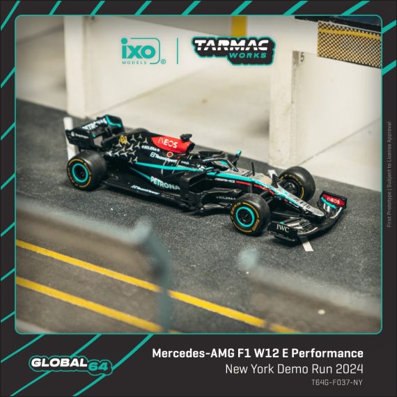 Tarmac Works 1:64 GLOBAL64 Mercedes-AMG F1 W12 E Performance New York Demo Run 2024 Lewis Hamilton T64G-F037-NY