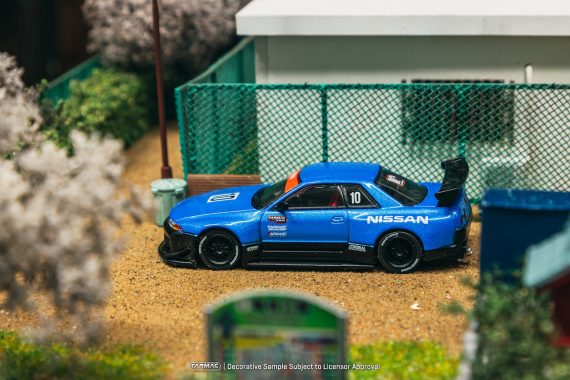 Tarmac Works 1:64 GLOBAL64 Nissan Skyline (R32) Widebody - Designed by Jon Sibal Tarmac Works 10th Anniversary T64G-061-10TH