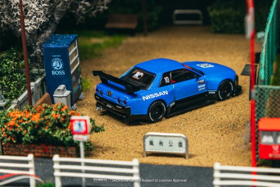 Tarmac Works 1:64 GLOBAL64 Nissan Skyline (R32) Widebody - Designed by Jon Sibal Tarmac Works 10th Anniversary T64G-061-10TH