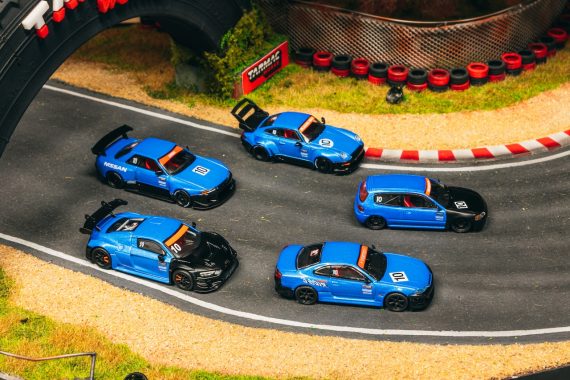 Tarmac Works 1:64 Tarmac Works 10th Anniversary Box Set 5 Model Cars + Trading Cards Combo Set T64-BOXSET-10TH